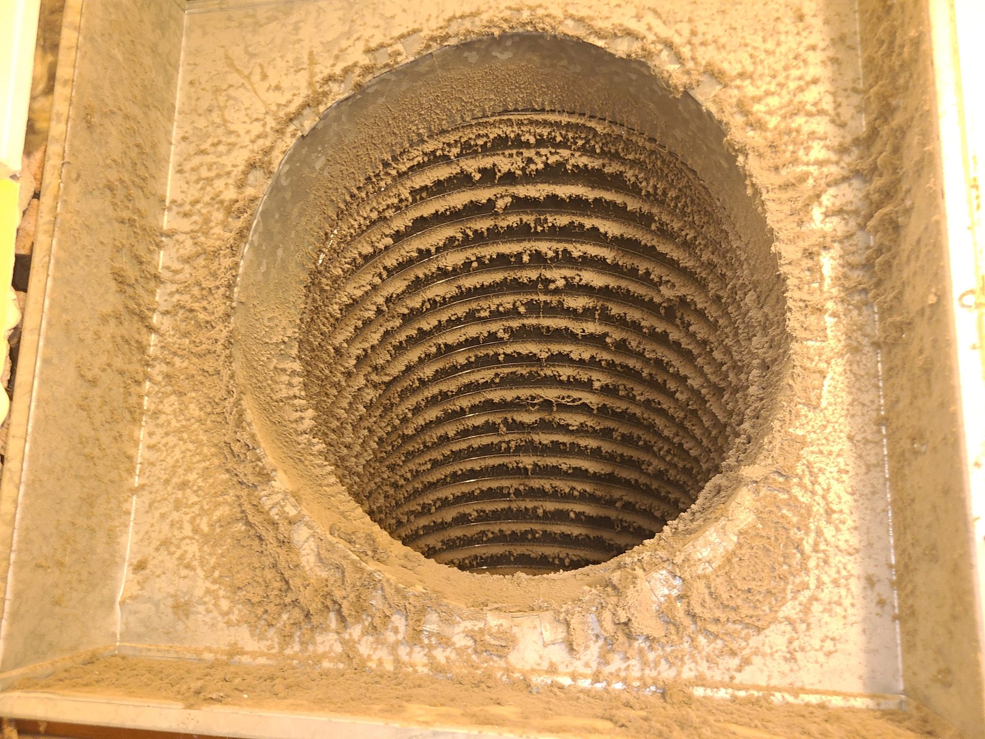 Air Duct Cleaning Before-04